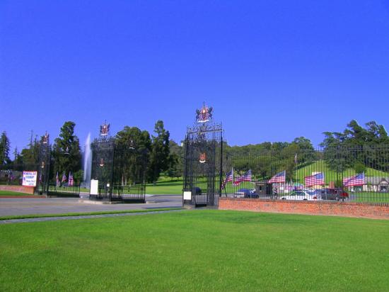 Forest-Lawn-Memorial-Park-Glendale.jpg