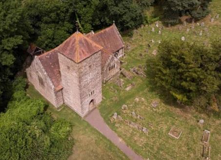 St cadoc s church cemetery wales royaume uni